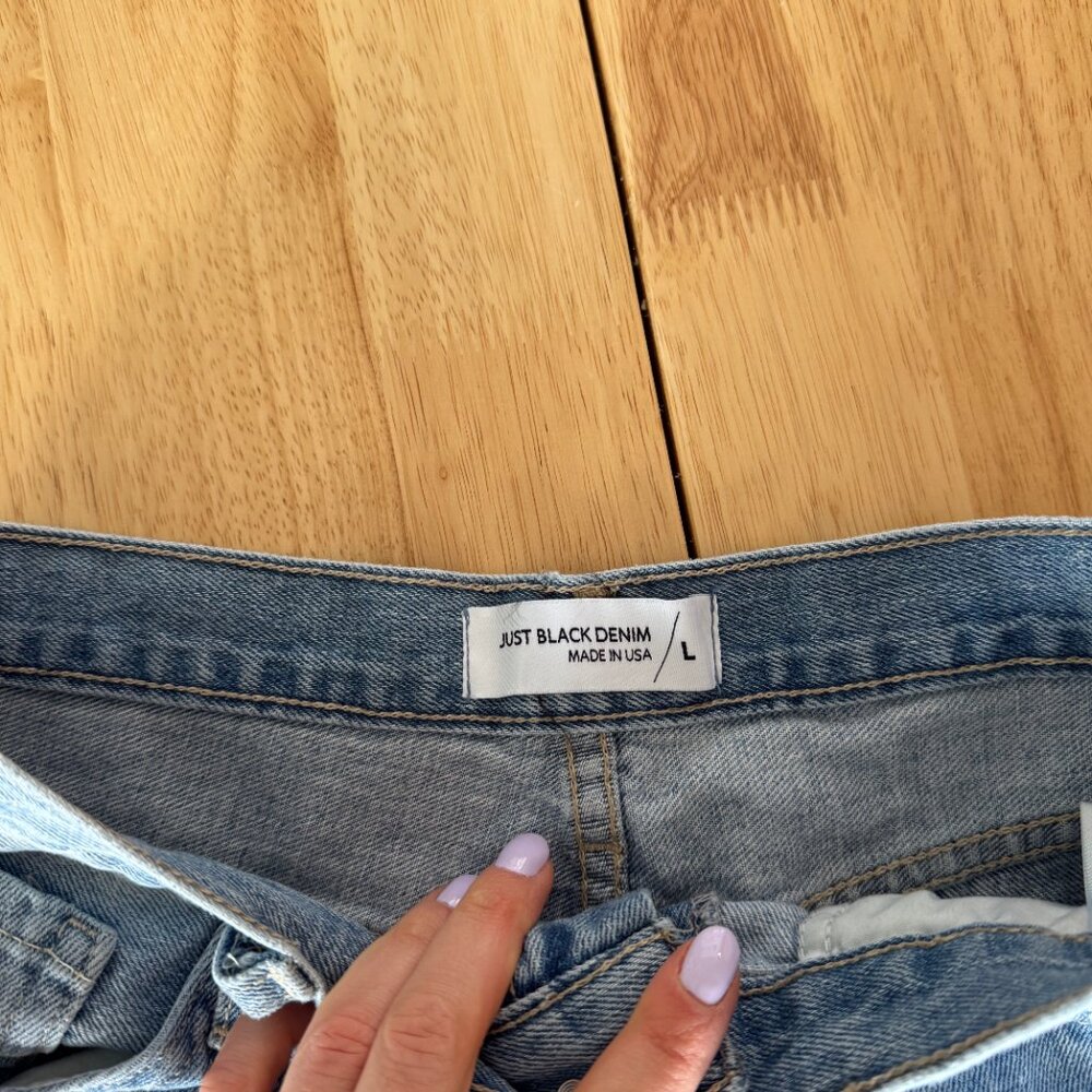 Just Black Denim Light Wash Jean Shorts (Size Large) - Picture 2 of 3